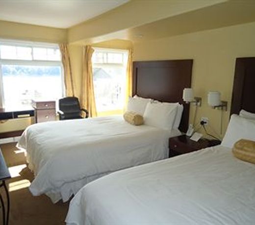 Bayside Inn & Waterfront Suites