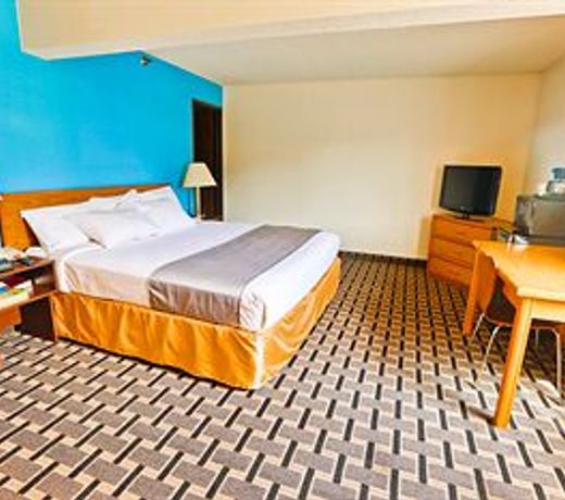 Super 8 by Wyndham Lincoln West