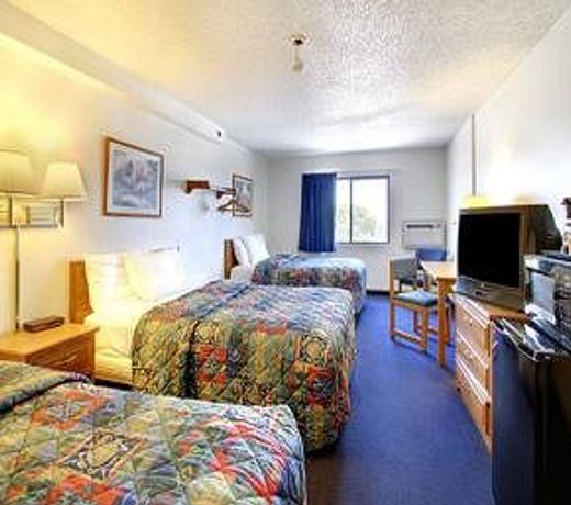 Super 8 by Wyndham Lincoln North