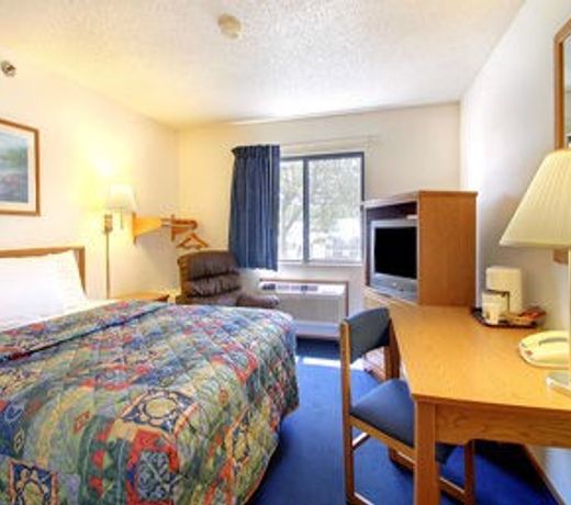 Super 8 by Wyndham Lincoln North