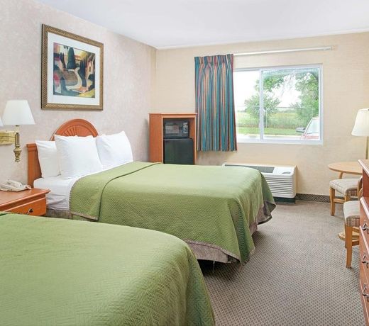 Travelodge by Wyndham Lincoln Airport I-80