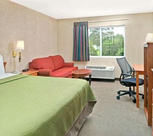 Travelodge by Wyndham Lincoln Airport I-80