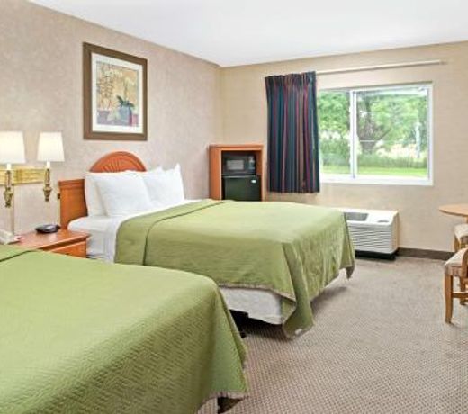 Travelodge by Wyndham Lincoln Airport I-80