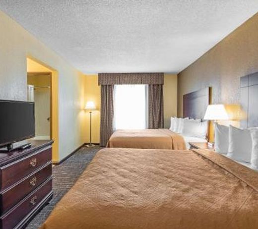 Quality Suites Kansas City International Airport