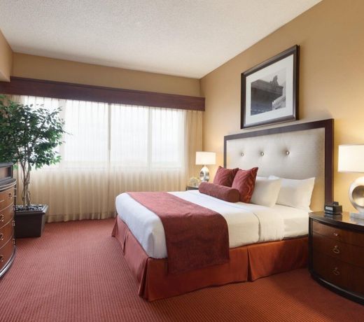 Embassy Suites Kansas City International Airport