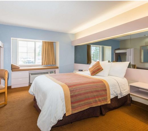 Microtel Inn & Suites by Wyndham Kansas City Airport