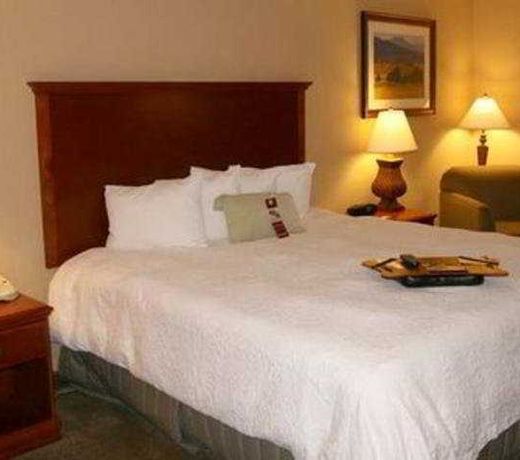 GreenTree Inn & Suites Phoenix Sky Harbor