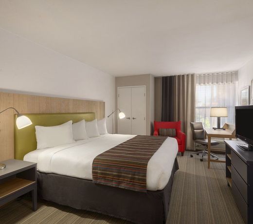 GreenTree Inn & Suites Phoenix Sky Harbor