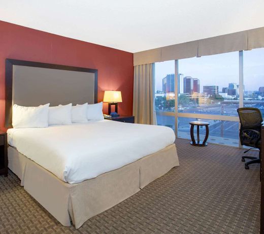 Ramada by Wyndham Phoenix Midtown