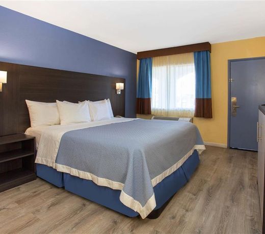 Days Inn by Wyndham Airport - Phoenix