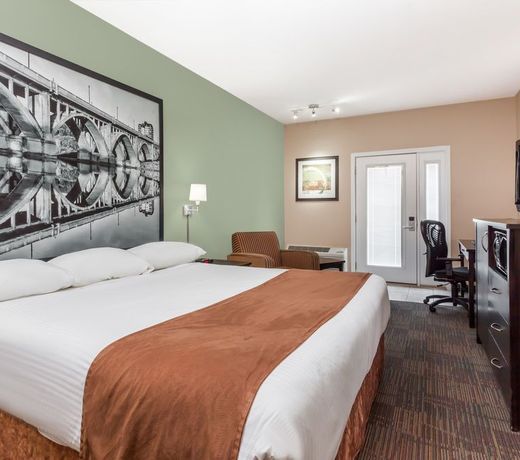 Super 8 by Wyndham Saskatoon Near Saskatoon Airport