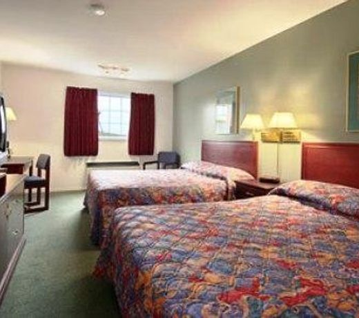 Super 8 by Wyndham Saskatoon Near Saskatoon Airport