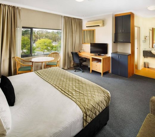 The Woden Hotel