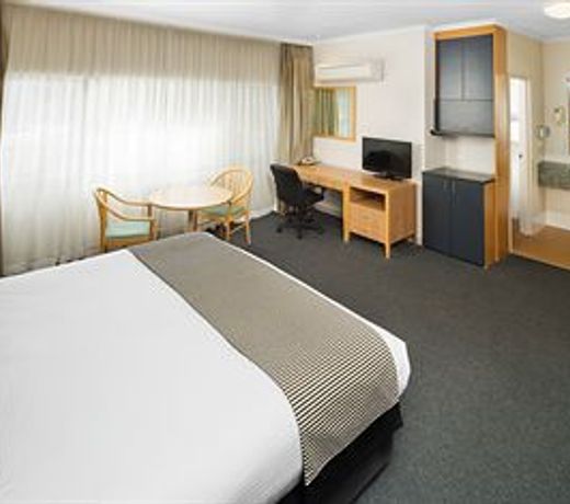 The Woden Hotel