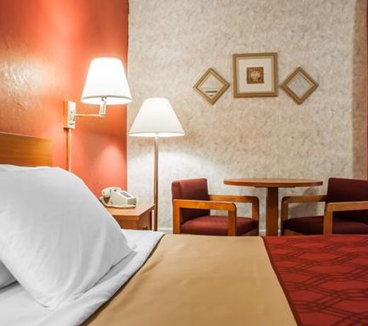 Econo Lodge 1000 Islands