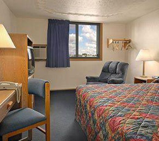 Super 8 by Wyndham Watertown