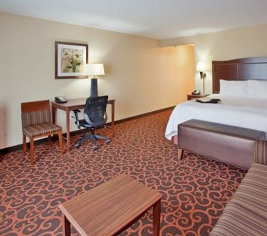 Hampton Inn & Suites Watertown