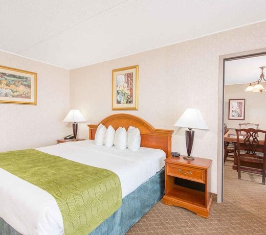 Ramada by Wyndham Cumberland Downtown