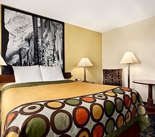 Super 8 by Wyndham Carlsbad
