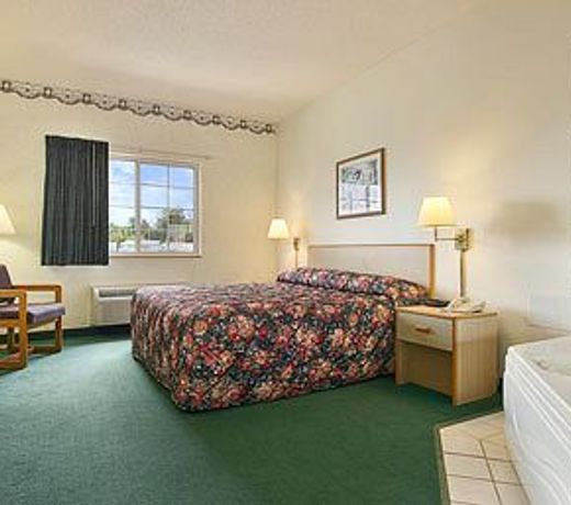 Super 8 By Wyndham Eagle River