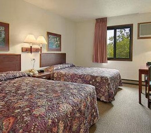 Super 8 by Wyndham Fairmont