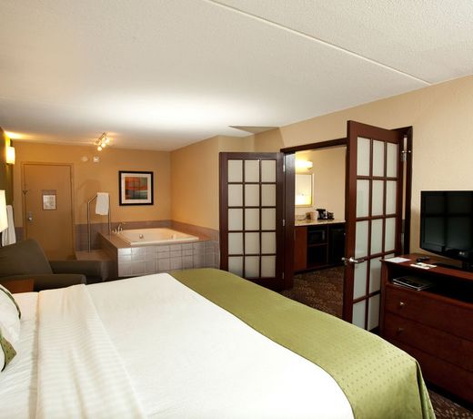 Holiday Inn Fairmont, an IHG Hotel