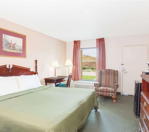 Days Inn by Wyndham Greenville MS
