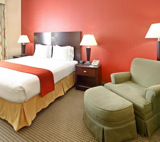 Holiday Inn Express Hotel & Suites Harrison