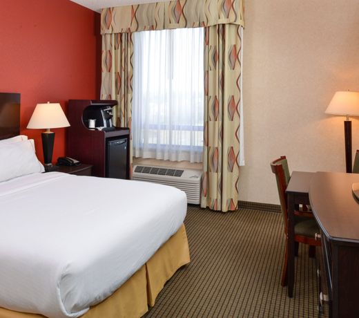 Holiday Inn Express Hotel & Suites Harrison