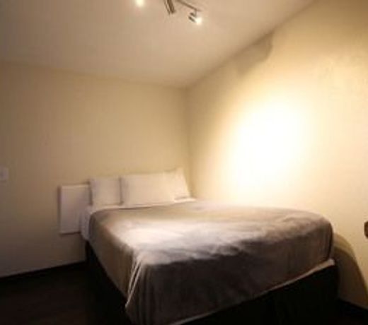 Sunland Inn