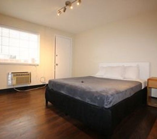 Sunland Inn
