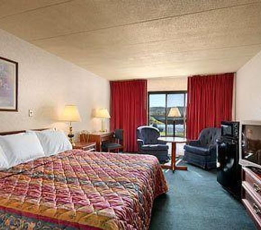 Days Inn by Wyndham New Stanton PA