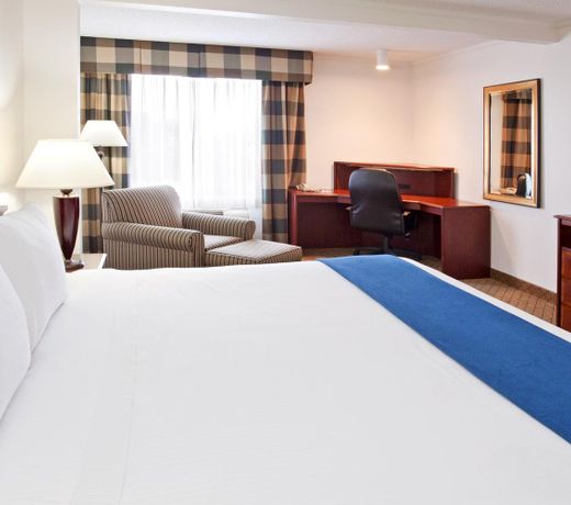 Holiday Inn Express & Suites Alliance, an IHG Hotel