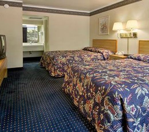 Super 8 by Wyndham Camp Springs/Andrews AFB DC Area