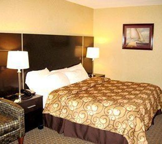 Holiday Inn Express Fall River North