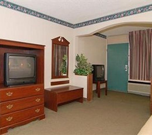 QUALITY INN & SUITES HENDERSONVILLE