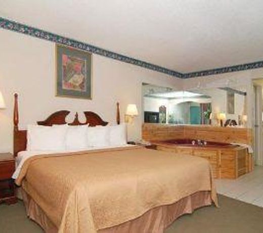 QUALITY INN & SUITES HENDERSONVILLE