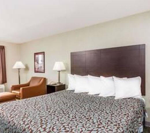 Days Inn by Wyndham Hendersonville