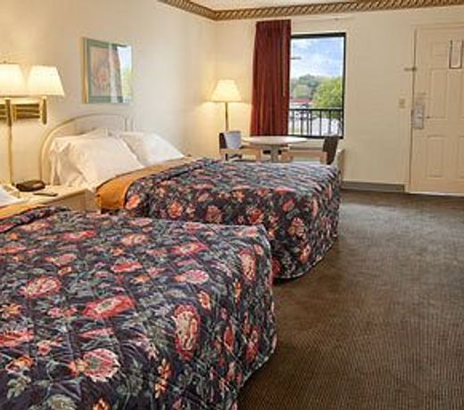Days Inn by Wyndham Hendersonville