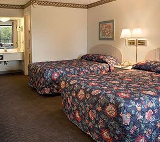 Days Inn by Wyndham Hendersonville