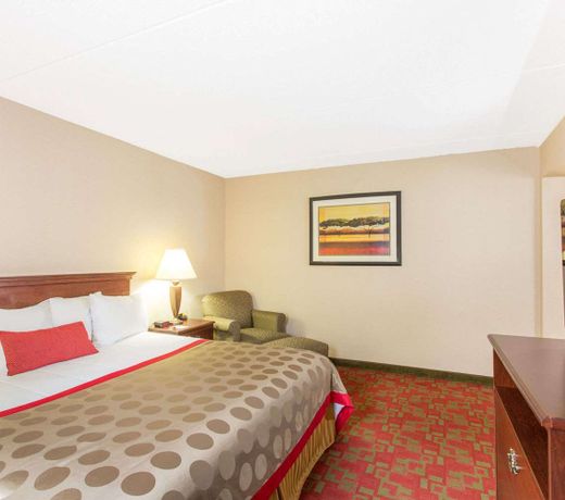 Ramada by Wyndham Hendersonville
