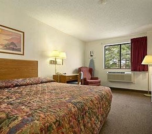 Super 8 by Wyndham Johnson City