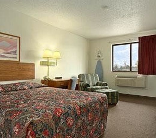 Super 8 by Wyndham Johnson City