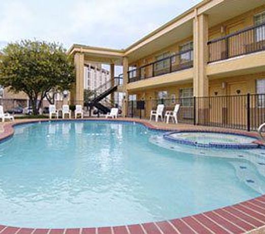 Super 8 by Wyndham Richardson Dallas
