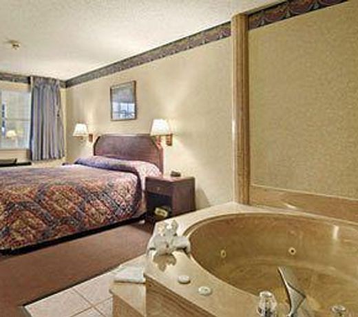 Super 8 by Wyndham Richardson Dallas