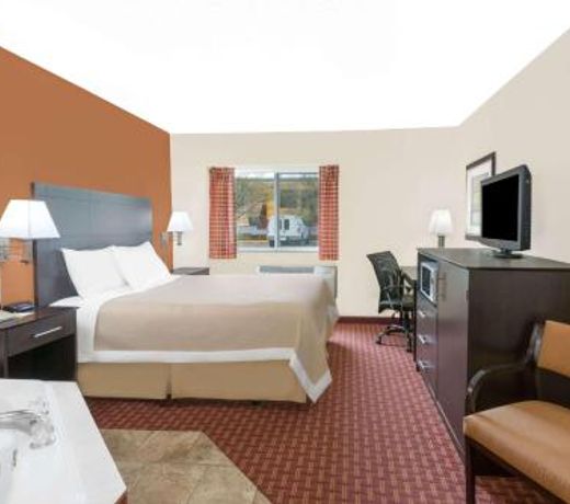 Days Inn by Wyndham Ames