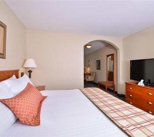 Best Western Plus University Park Inn & Suites