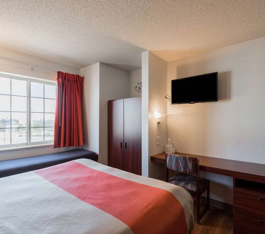 Motel 6-Olathe, KS