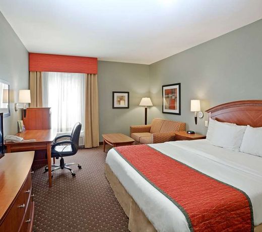 La Quinta by Wyndham Olathe