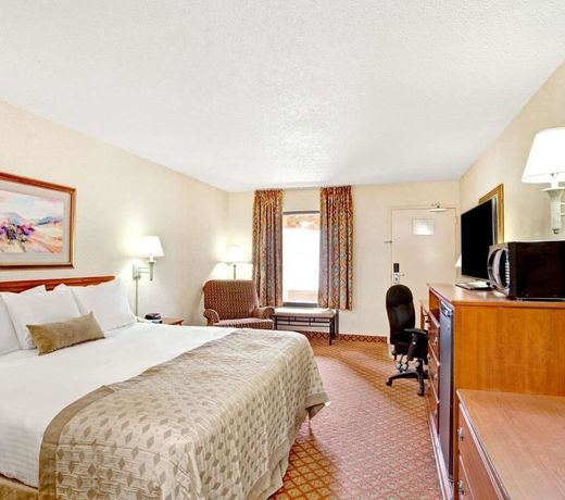 Ramada by Wyndham West Memphis